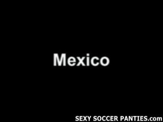 Sporty meksikaly futbol hottie stripping off her forma