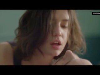 Adele exarchopoulos - ללא חולצה xxx וידאו הקלעים - eperdument (2016)