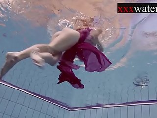 Smoking grand Russian redhead in the pool <span class=duration>- 7 min</span>