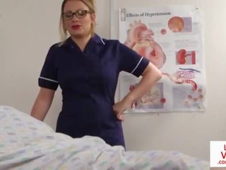 Inglese infermiera voyeur instructing sub paziente