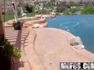 Mofos - drone jahimees - (alison tyler) - basseiniäärne panemine